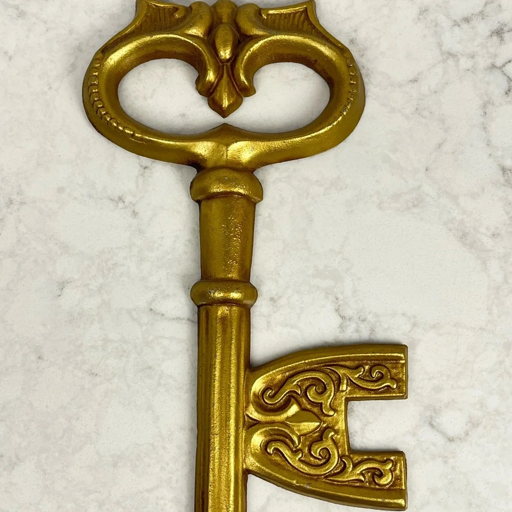 Vintage 1971 Gold Wall Skeleton Keys - Elegant Home Wall Decor